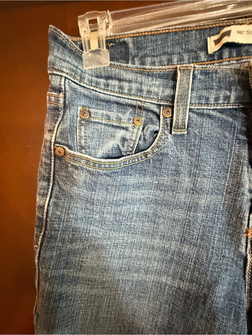 Levi's Women's 505 mid rise
Medium wash straight leg jeans some
stretch GUC sz 4 - Picture 8 of 12